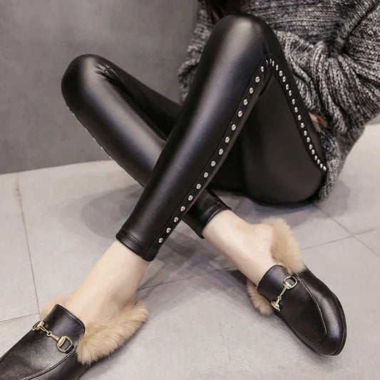 Czarne skórzane obcisłe spodnie damskie