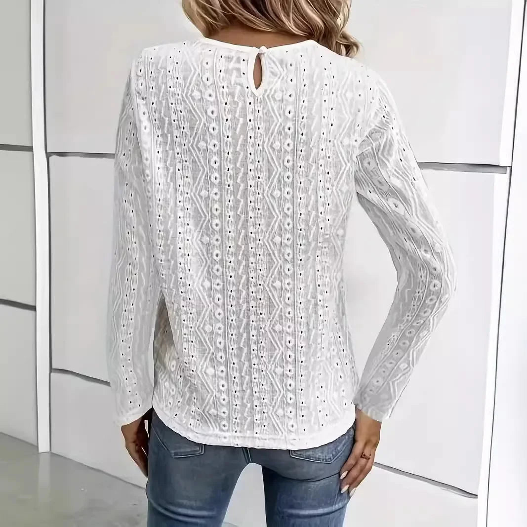 Damska bluzka z ozdobnym koronkowym dekoltem