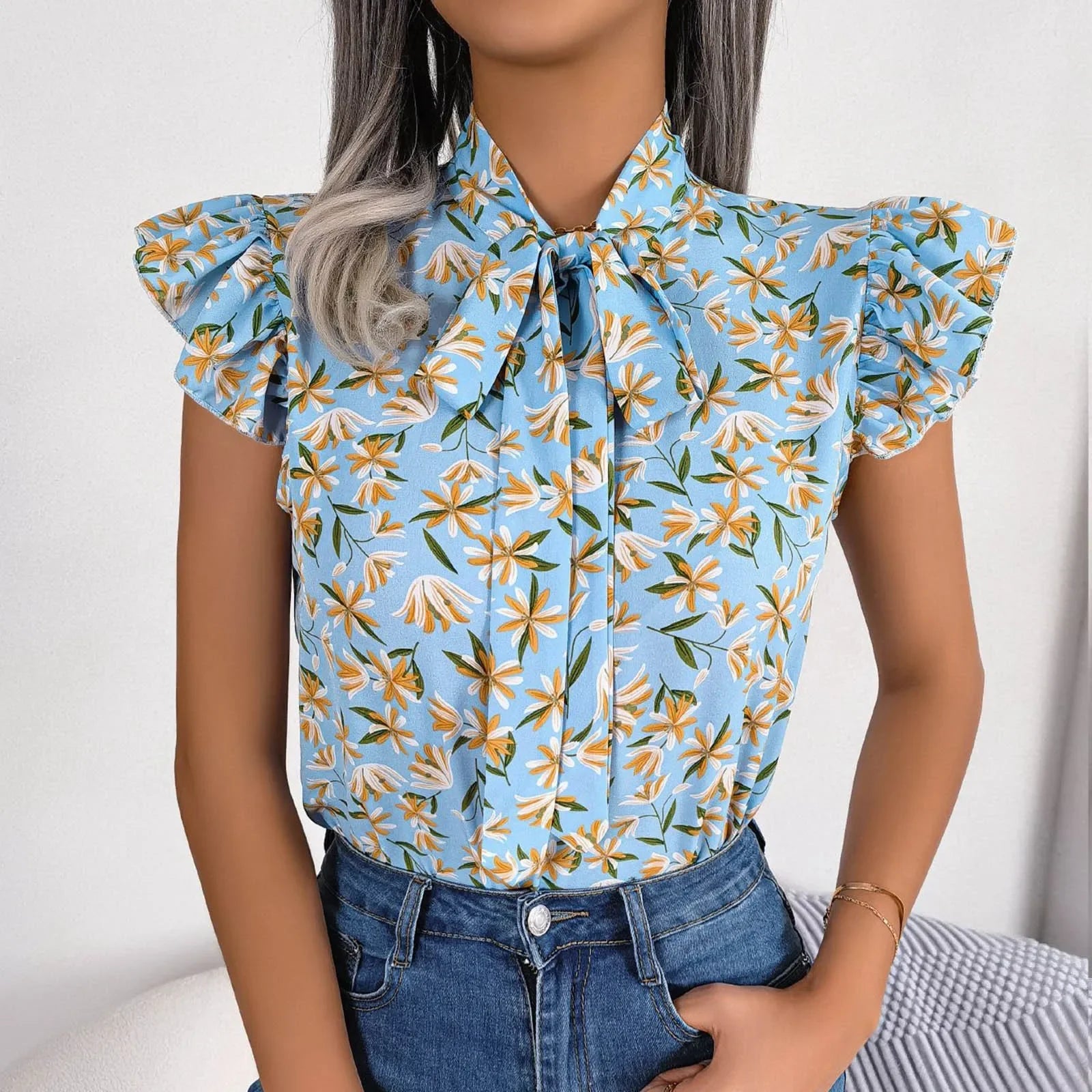 Damska bluzka z wiązaną kokardą