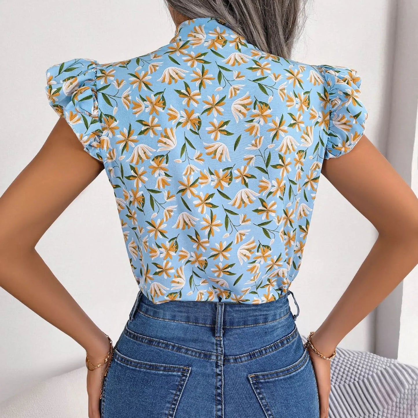 Damska bluzka z wiązaną kokardą