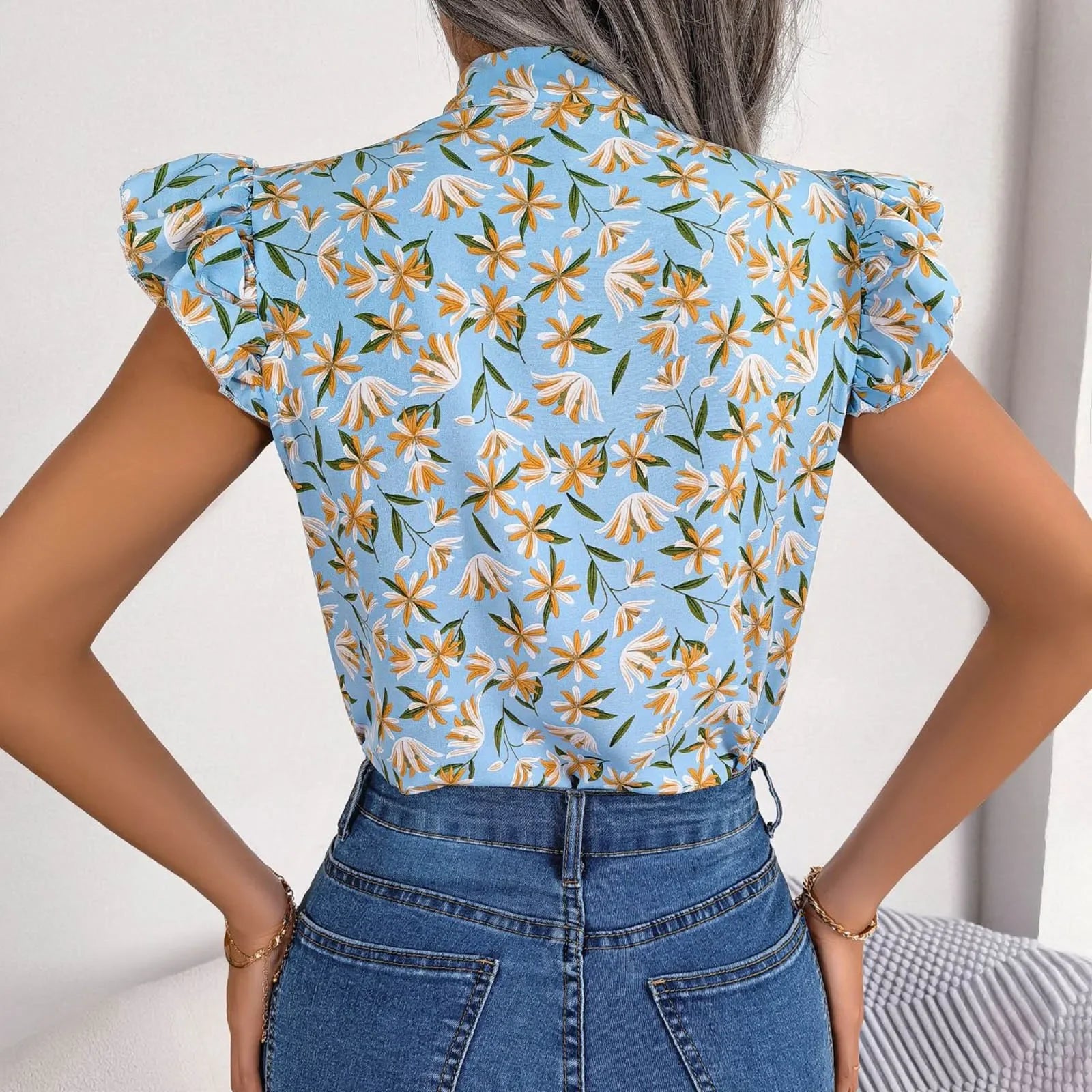 Damska bluzka z wiązaną kokardą