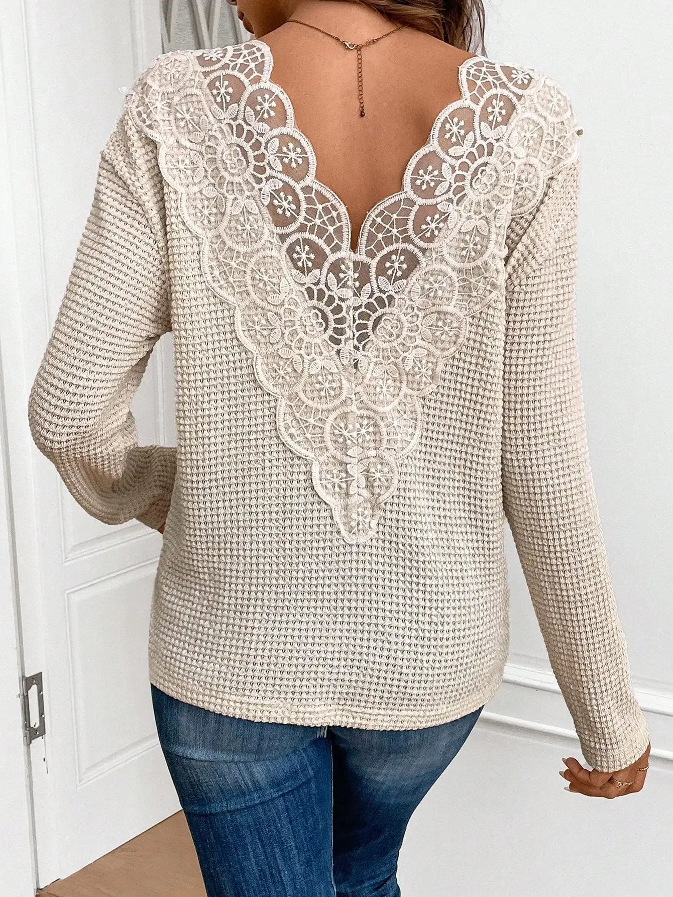 Damska bluzka z wyciętymi plecami