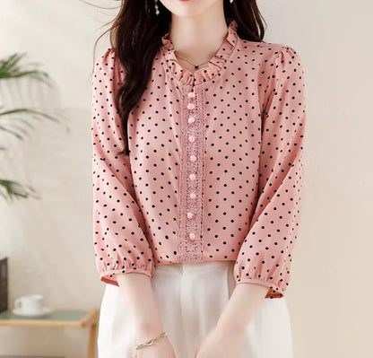 Damska koszula w grochy z ozdobnym dekoltem