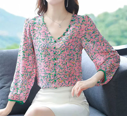 Damska koszula z dekoltem we wzory