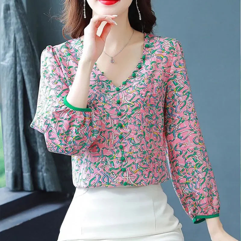 Damska koszula z dekoltem we wzory