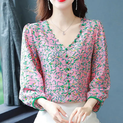 Damska koszula z dekoltem we wzory