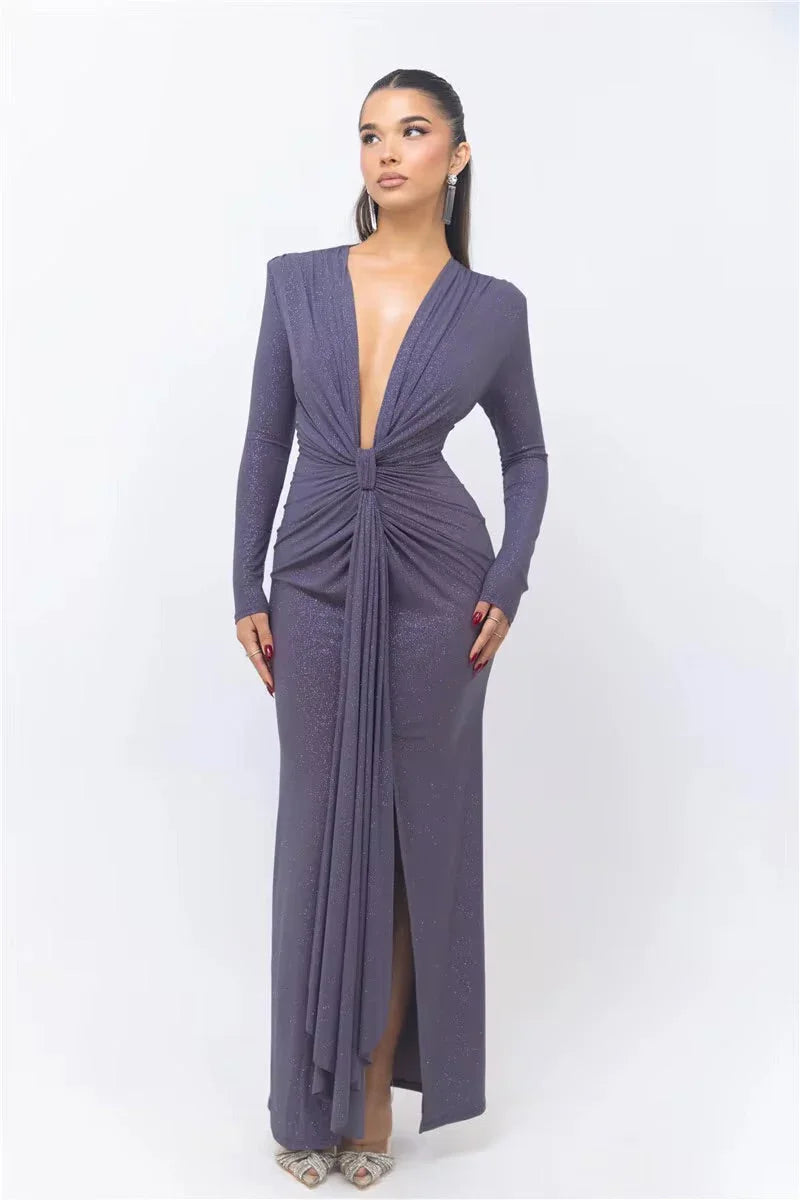 Długa błyszcząca sukienka z rozcięciem na nogę