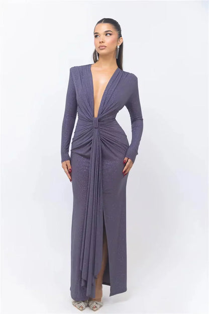 Długa błyszcząca sukienka z rozcięciem na nogę