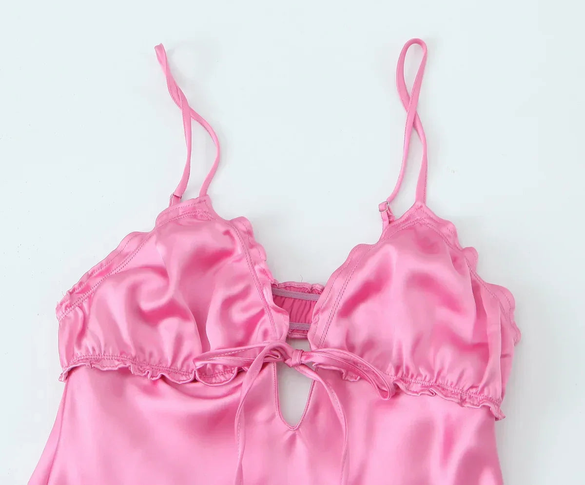 Długa satynowa sukienka z wiązaniem