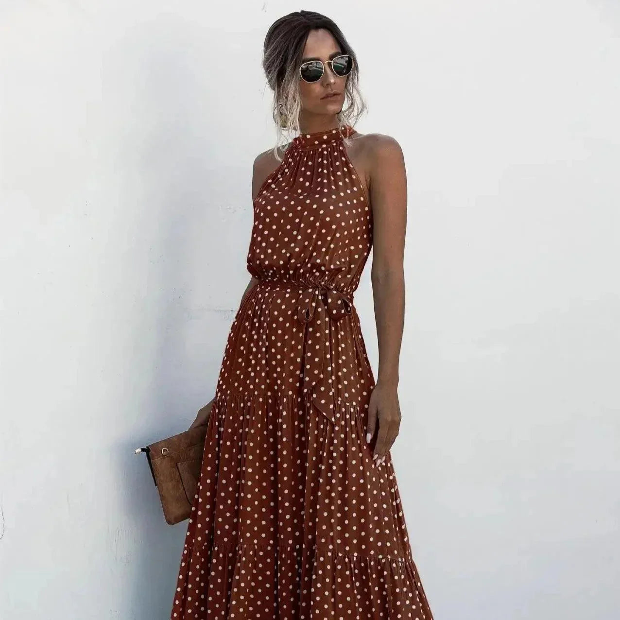 Długa sukienka w kropki