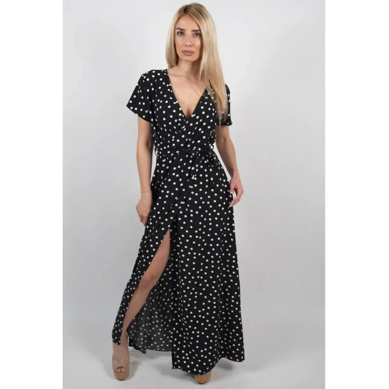 Długa sukienka z rozcięciem