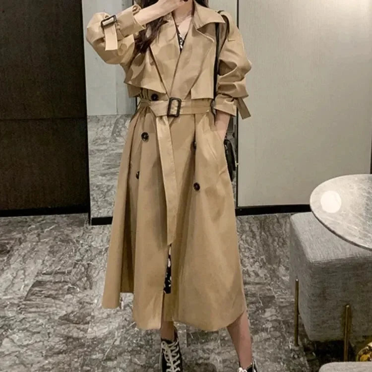 Długi płaszcz damski typu trencz