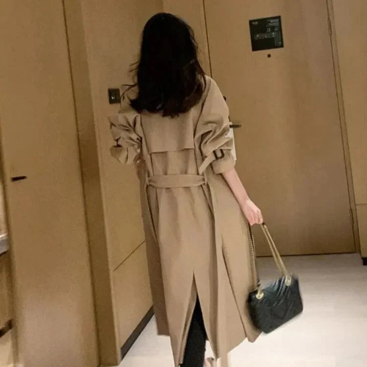 Długi płaszcz damski typu trencz