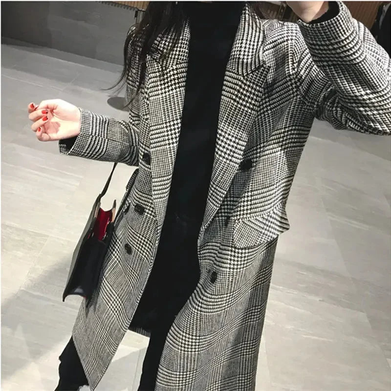 Długi płaszcz damski w kratę