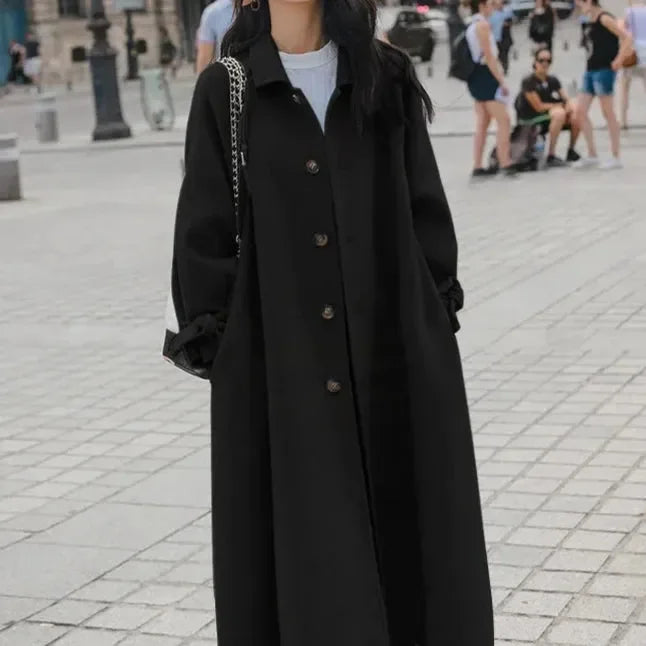 Długi płaszcz damski wiązany w talii