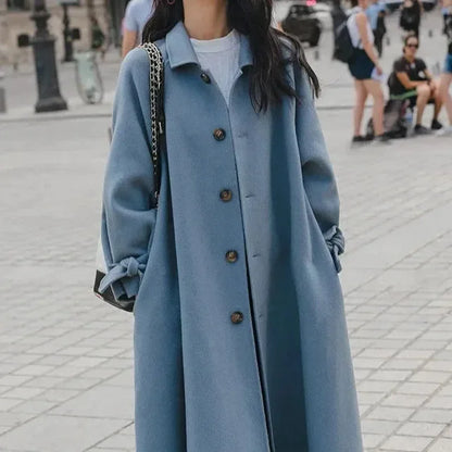 Długi płaszcz damski wiązany w talii