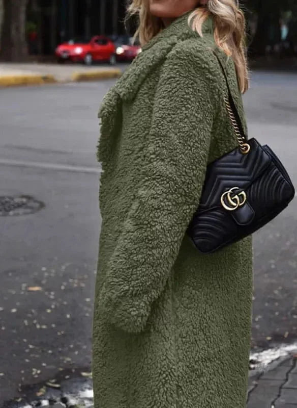 Długi pluszowy płaszcz damski