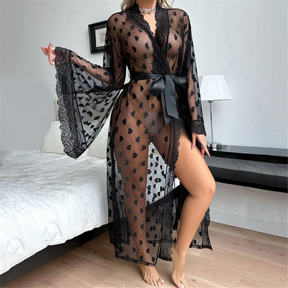 Długi prześwitujący szlafrok z koronką