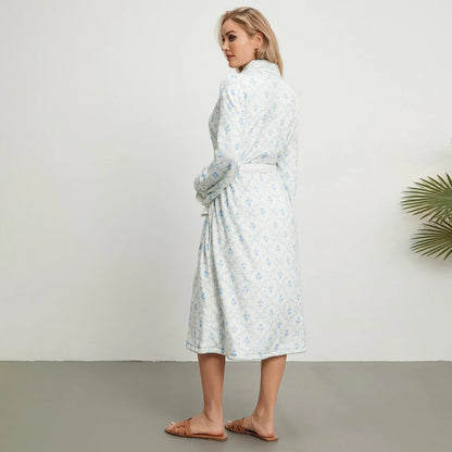 Długi szlafrok damski z kwiatowym motywem