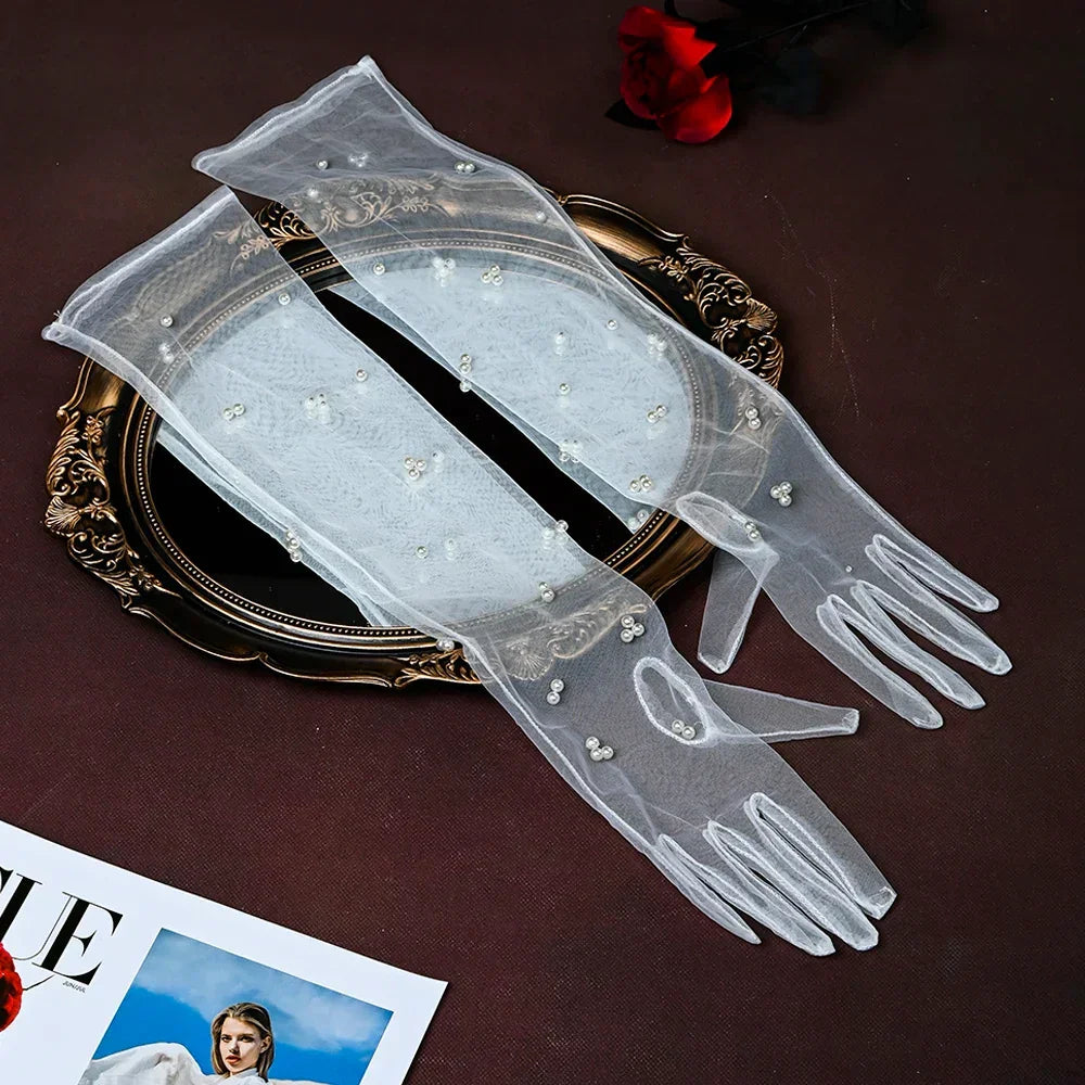 Długie rękawiczki z perłami