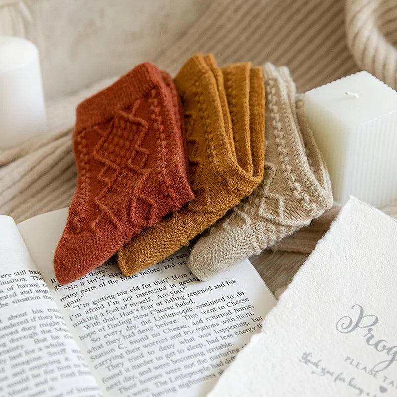 Długie skarpety damskie z warkoczowym wzorem