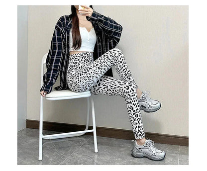 Domowe legginsy damskie w panterkę