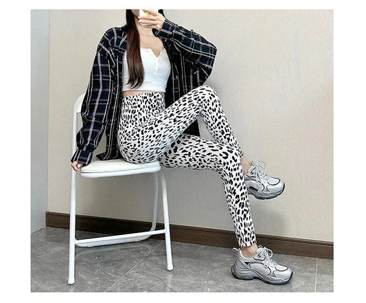 Domowe legginsy damskie w panterkę