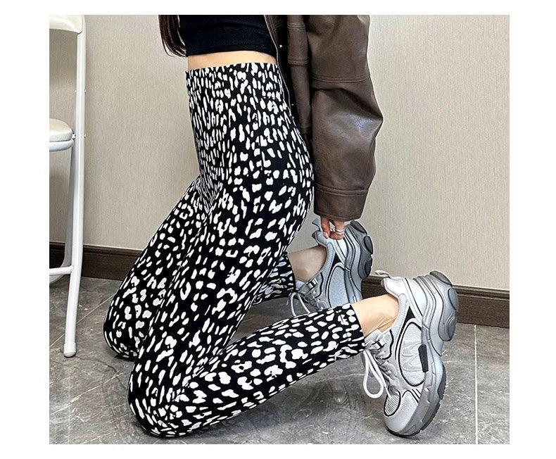 Domowe legginsy damskie w panterkę