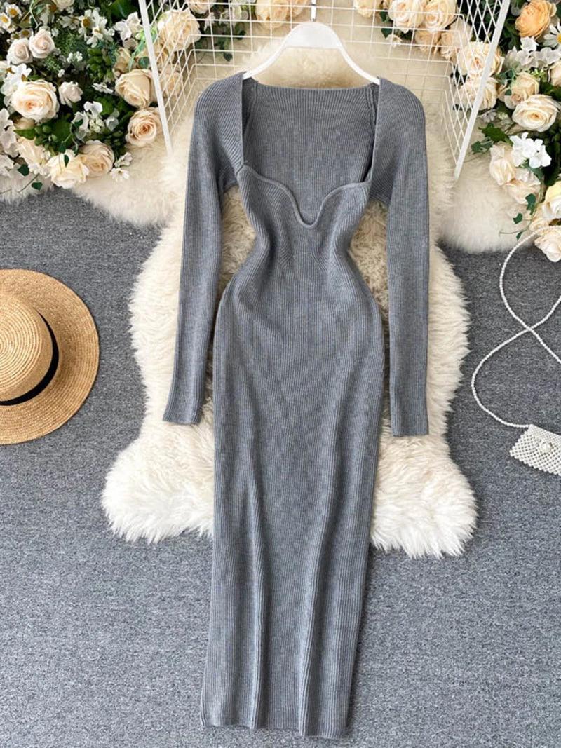 Dopasowana sukienka z długim rękawem