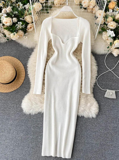 Dopasowana sukienka z długim rękawem