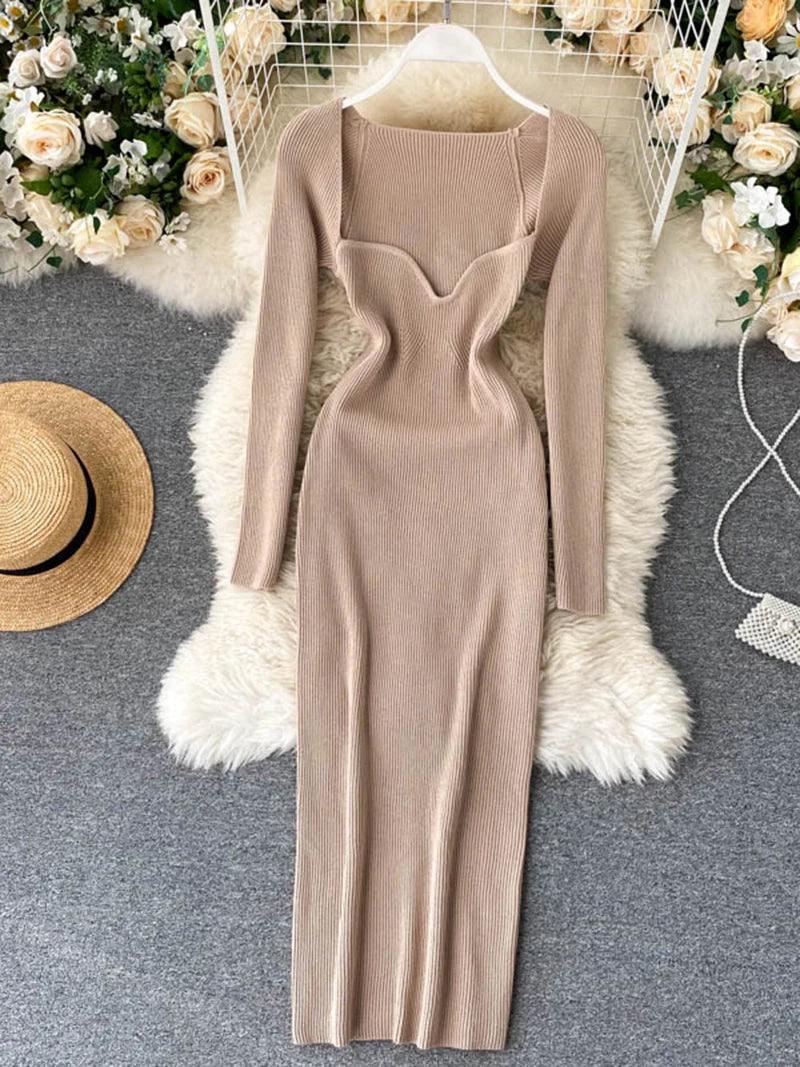 Dopasowana sukienka z długim rękawem