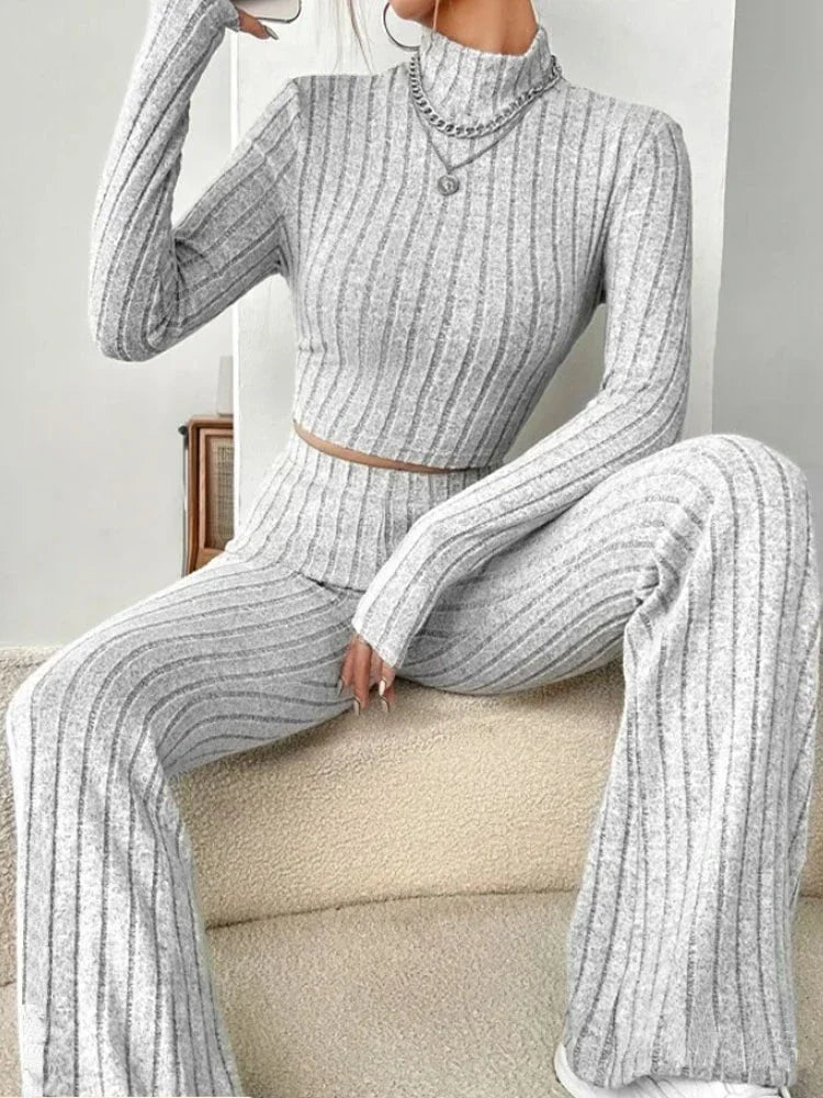 Dwuczęściowy damski zestaw w pręgi