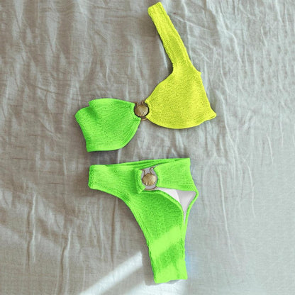 Dwuczęściowy kostium z prążkowanego materiału na jedno ramię