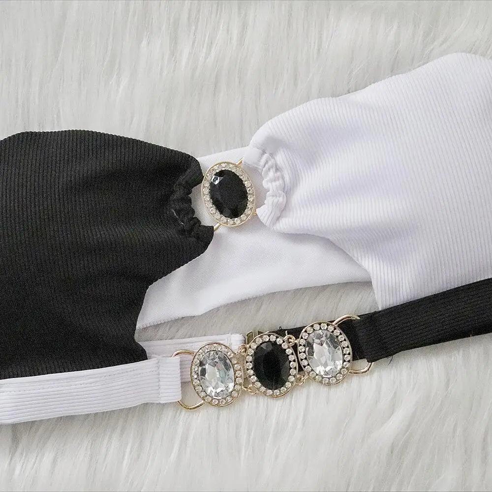 Dwuczęściowy strój kąpielowy w brazylijskim stylu