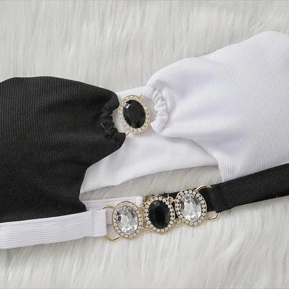 Dwuczęściowy strój kąpielowy w brazylijskim stylu