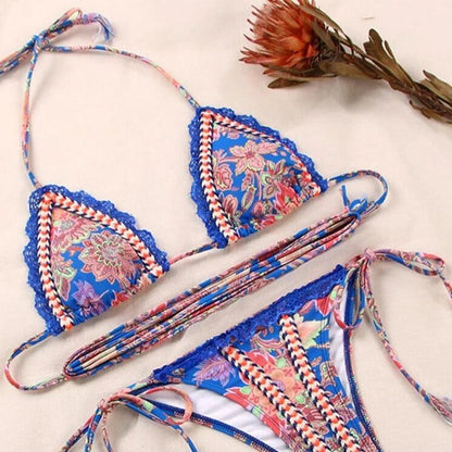 Dwuczęściowy strój kąpielowy wiązany na brzuchu