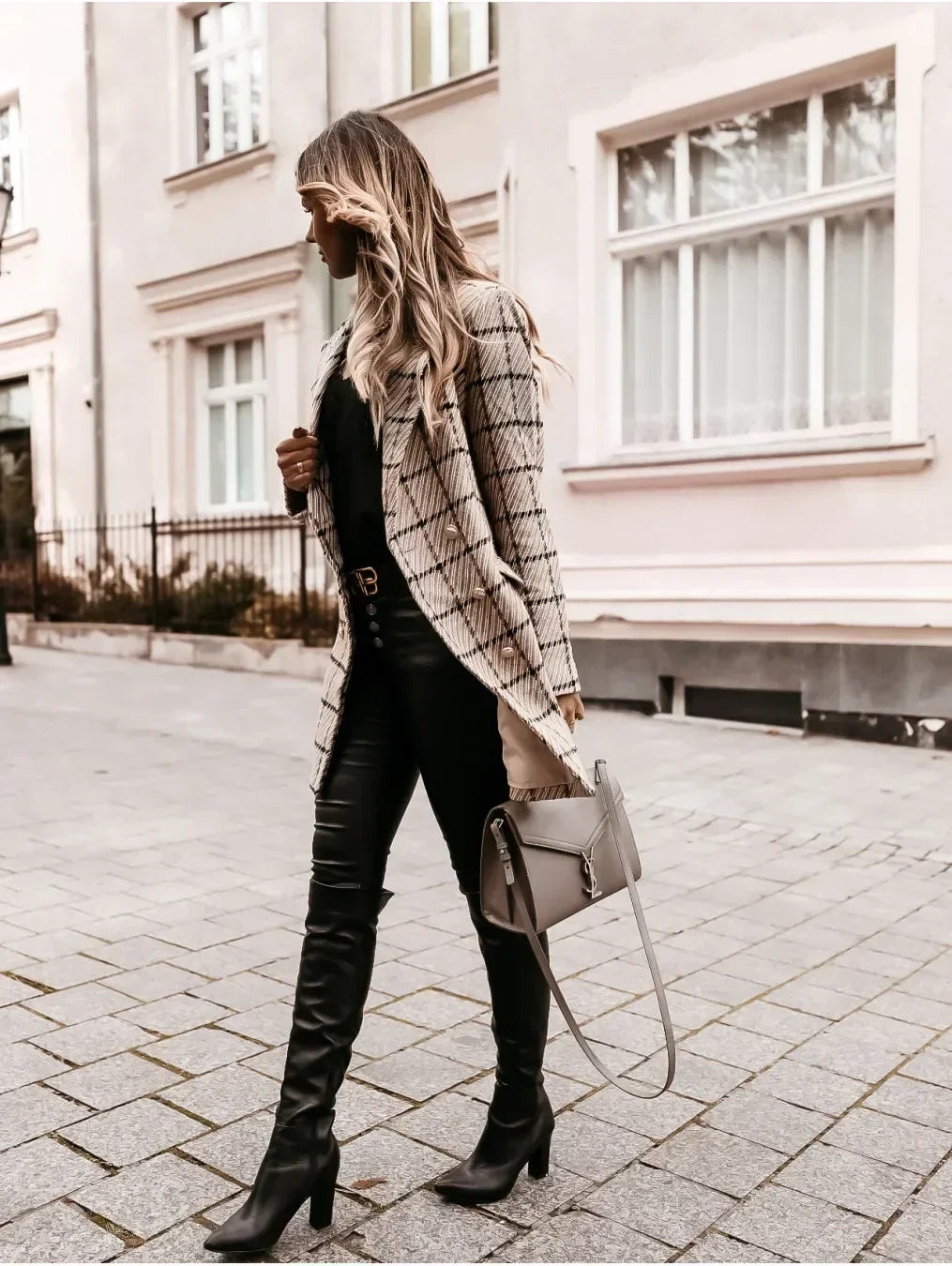 Dwurzędowy płaszcz damski w kratę