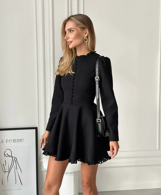 Elegancka sukienka mini na długi rękaw