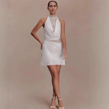 Elegancka sukienka mini z koronkowymi elementami