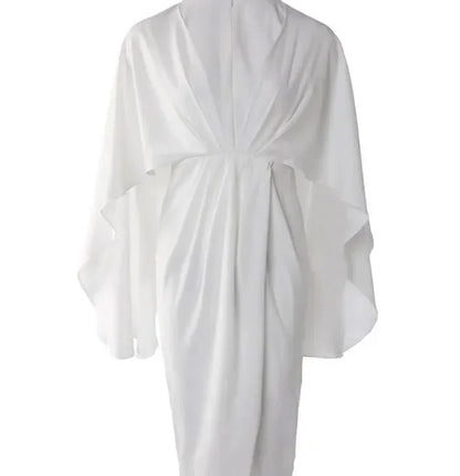 Elegancka sukienka z ozdobnymi rękawami i głębokim dekoltem