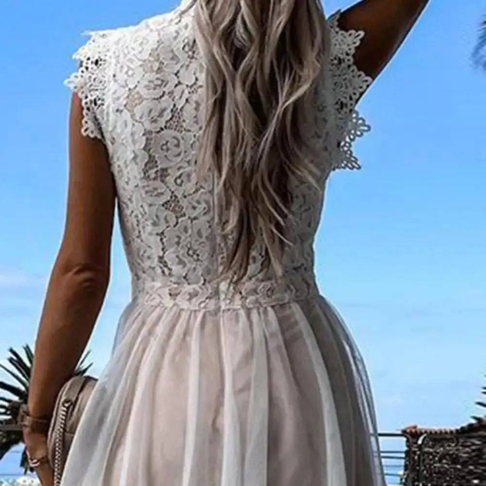 Elegancka warstwowa sukienka midi zdobiona tiulem