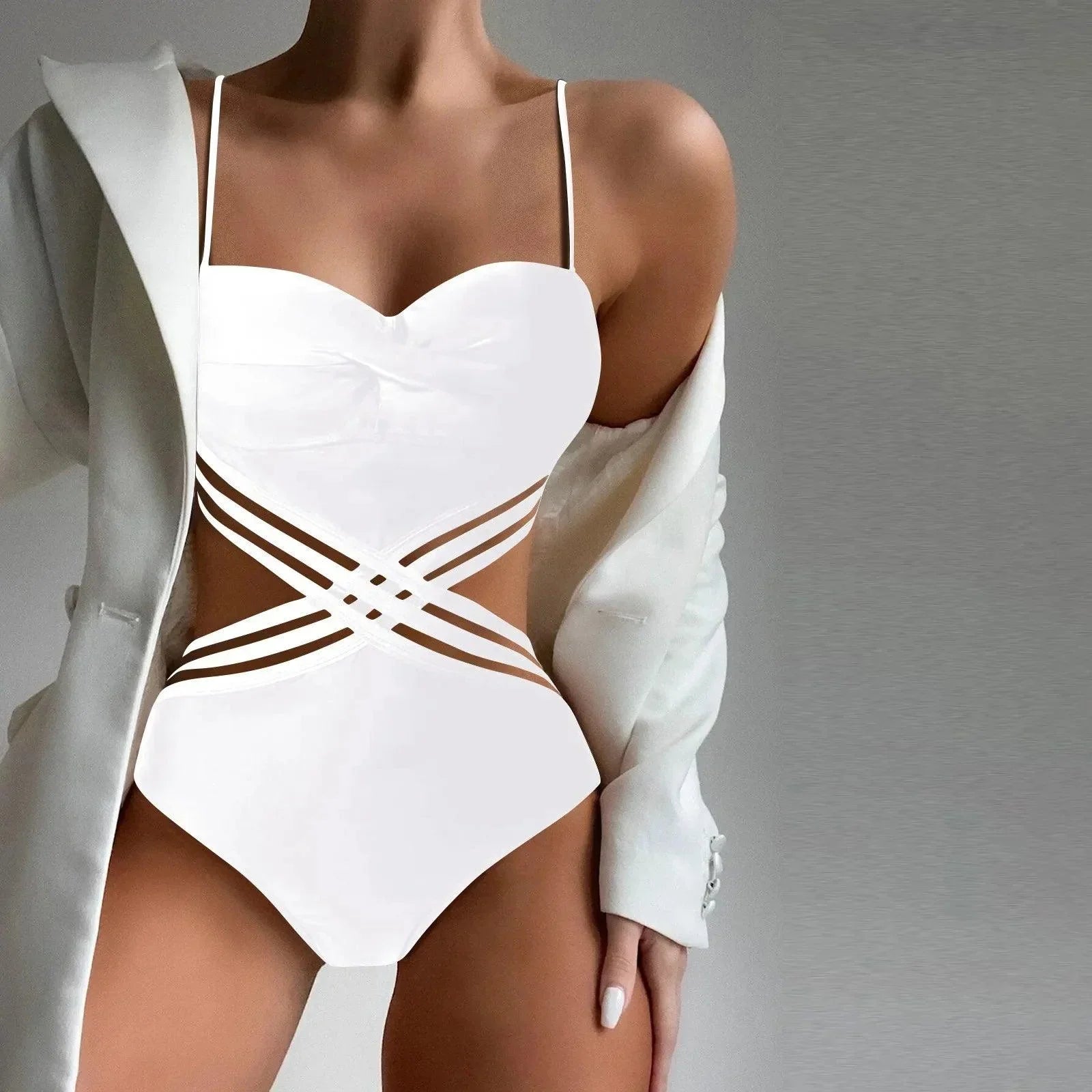 Jednoczęściowy strój kąpielowy na cienkich ramiączkach