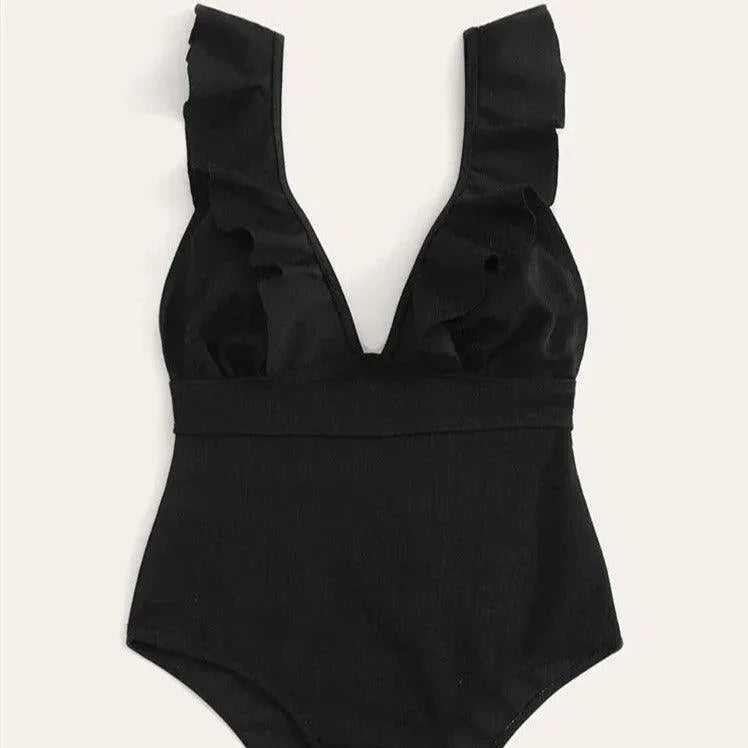 Jednoczęściowy strój kąpielowy z głębokim dekoltem