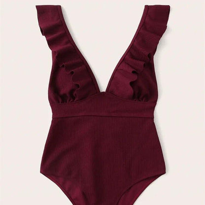 Jednoczęściowy strój kąpielowy z głębokim dekoltem