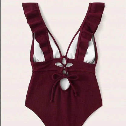 Jednoczęściowy strój kąpielowy z głębokim dekoltem