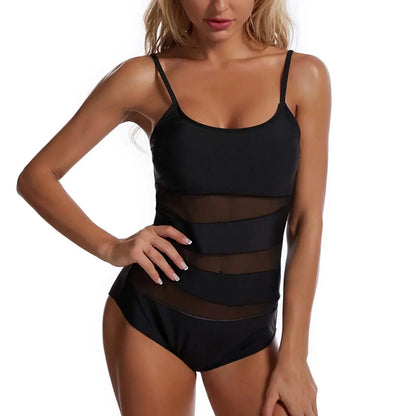 Jednoczęściowy strój z siateczkowym materiałem