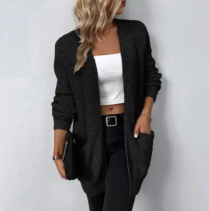 Jednolity sweter damski z szerokimi ściągaczami