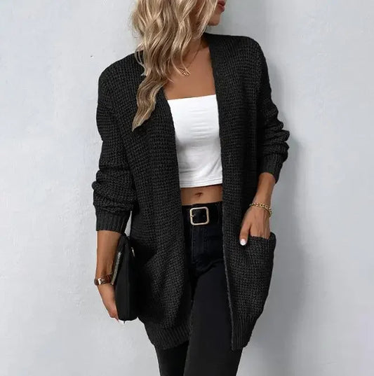 Jednolity sweter damski z szerokimi ściągaczami