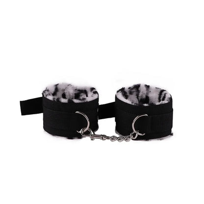 Kajdanki wykończone futerkiem