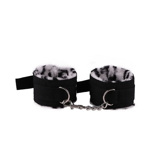 Kajdanki wykończone futerkiem